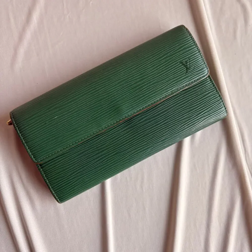 Louis Vuitton Sarah Wallet (Porte-Trésor International) Borneo Green Epi Leather